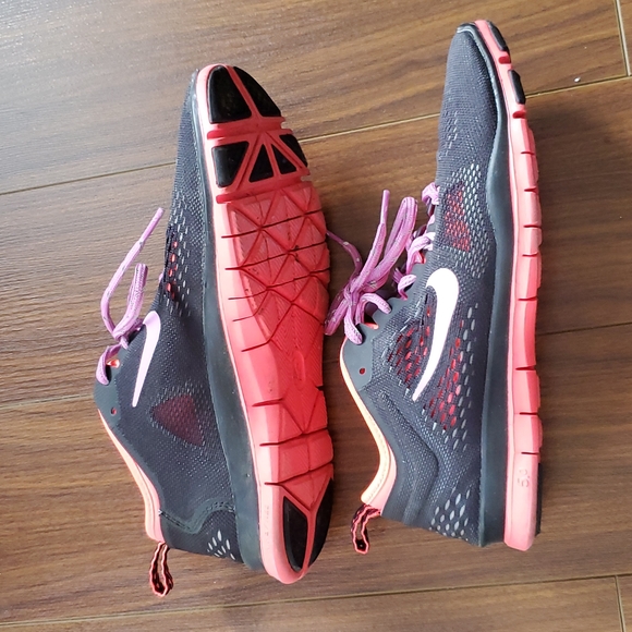 Nike Sneakers - Picture 7 of 8